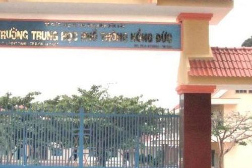Nữ sinh ở Đắk Lắk dùng guốc đánh rách đầu bạn