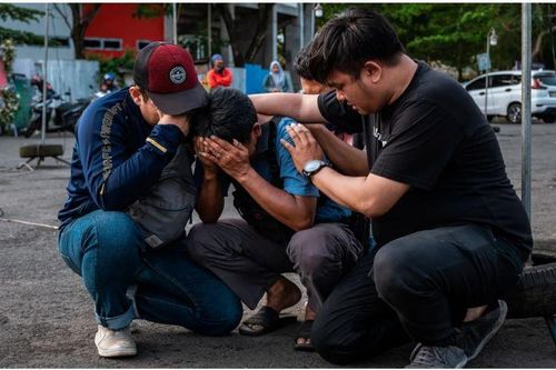 Nỗi đau người ở lại một năm sau thảm kịch tại sân bóng đá ở Indonesia
