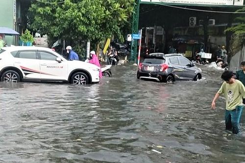 Khổ với ngập úng do triều cường