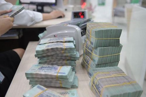 Còn cả triệu tỷ đồng tồn kho, lãi suất lao dốc