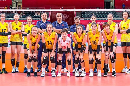 Tin nóng thể thao sáng 3/10: Bóng chuyền nữ Việt Nam được 'thưởng' nóng, Thanh Thúy hóa 'nữ điệp viên 007'
