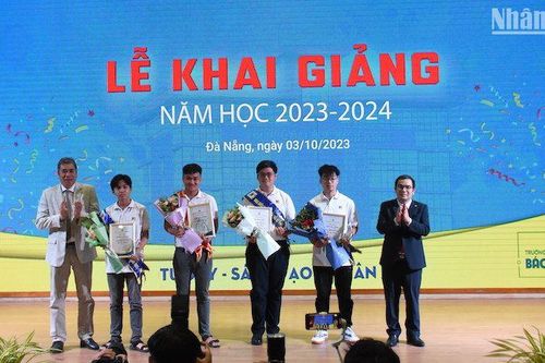 Đà Nẵng: Trao tặng gần 400 triệu đồng học bổng cho tân sinh viên Trường đại học Bách khoa