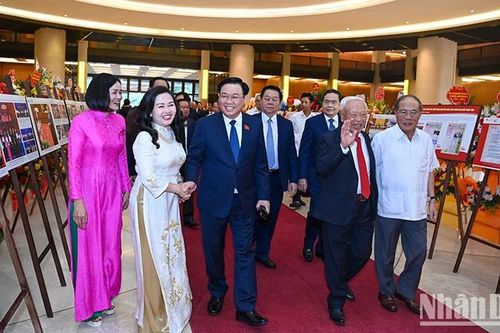 Báo Đại biểu Nhân dân đón nhận Huân chương Lao động hạng Nhất