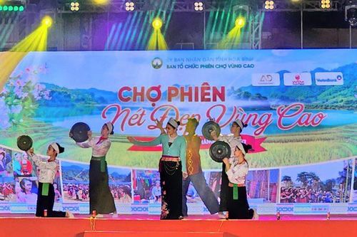 Khai mạc Phiên chợ vùng cao Hòa Bình năm 2023