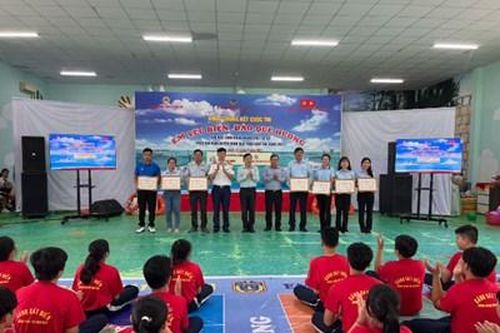 Cảnh sát biển đồng hành với ngư dân: Nâng cao nhận thức pháp luật cho ngư dân Bến Tre