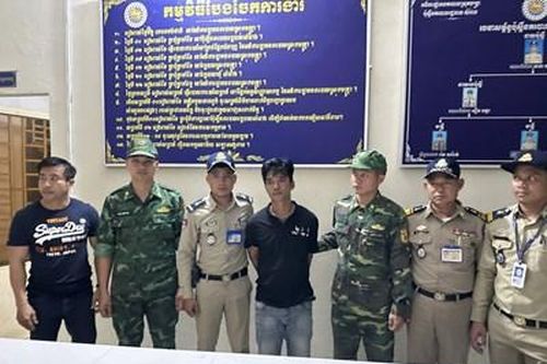 Bộ đội Biên phòng tỉnh Long An tiếp nhận đối tượng bị truy nã từ Campuchia