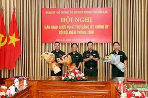 Bàn giao chức vụ Bí thư Đảng ủy, Chính ủy Bộ đội Biên phòng tỉnh Đắk Lắk