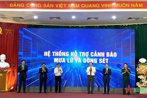 Ra mắt Hệ thống cảnh báo sớm dông sét, mưa lũ