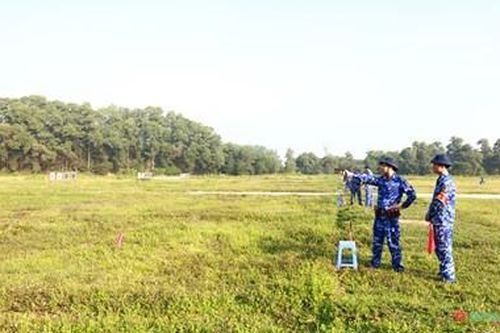 Cảnh sát biển kiểm tra bắn đạn thật súng K54