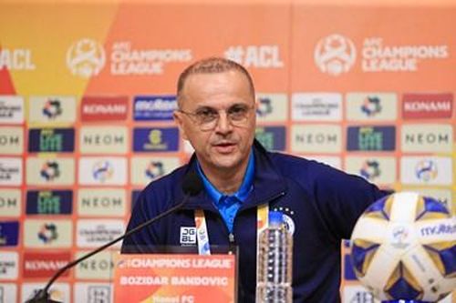 HLV Bandovic: 'Hà Nội FC sẽ chơi cống hiến trước Urawa Reds'