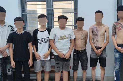 Mang đao, bình xịt hơi cay để chuẩn bị đánh nhau thì 'đụng' 8394 của Đà Nẵng