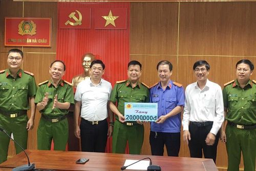 Thưởng 'nóng' Ban chuyên án 233T của Công an quận Hải Châu