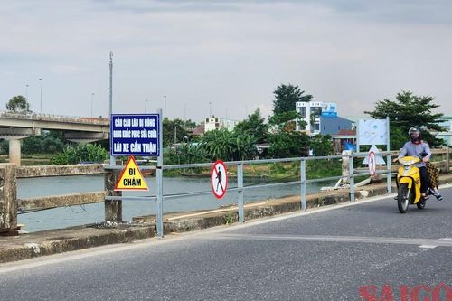 Cầu có nguy cơ sụp đổ nhưng phải chờ vốn sửa chữa