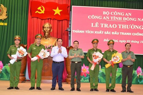 Khen thưởng đột xuất các đơn vị bắt 'nóng' đối tượng bắt cóc bé gái sau 6 giờ gây án