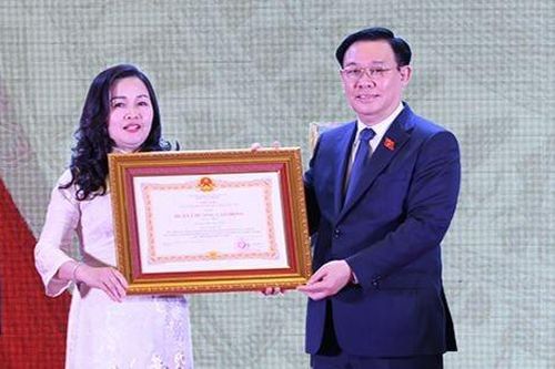Báo Đại biểu Nhân dân đón nhận Huân chương Lao động hạng Nhất