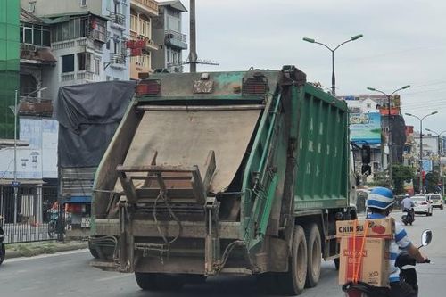 Điều tra vụ người đàn ông bị xe chở rác cán chết lúc nửa đêm