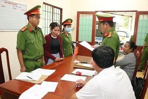Thi hành bắt tạm giam đối tượng lừa đảo chiếm đoạt tài sản hơn 1 tỉ đồng