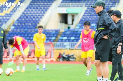 Sông Lam Nghệ An và bài toán nhân lực cho mùa giải mới
