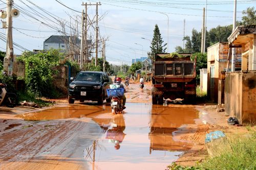 Bình Thuận: Hỗ trợ người dân khắc phục sự cố cát tràn ở Phan Thiết