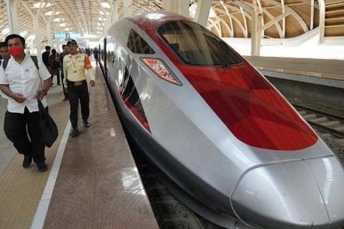 Tuyến đường sắt cao tốc đầu tiên ở Đông Nam Á chính thức vận hành