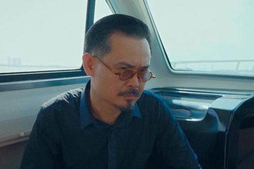 'Biệt dược đen': Công an cài chíp định vị vào 'vật bất ly thân' của bố Long
