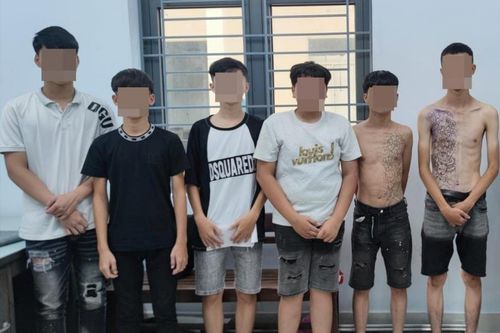 8 đối tượng mang nhiều hung khí ra đường hỗn chiến