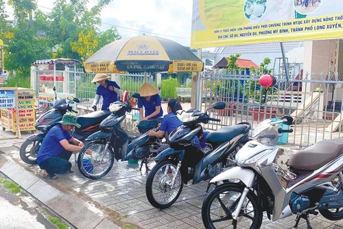 'Rửa xe gây quỹ'- mô hình ý nghĩa của tuổi trẻ thị trấn Hội An