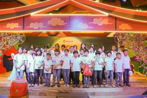 Sun World dành tặng hàng trăm món quà cho 'những vị khách đặc biệt' dịp Trung thu