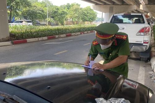 Dẹp bãi xe tự phát, trả lại thông thoáng cho cầu vượt vòm sắt hồ Linh Đàm