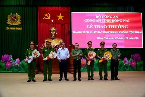 Khen thưởng lực lượng bắt giữ đối tượng bắt cóc trẻ em tống tiền 2 tỷ đồng