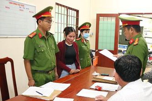 Bắt nữ chủ vựa cá chiếm đoạt 27 tấn cá lóc của người dân