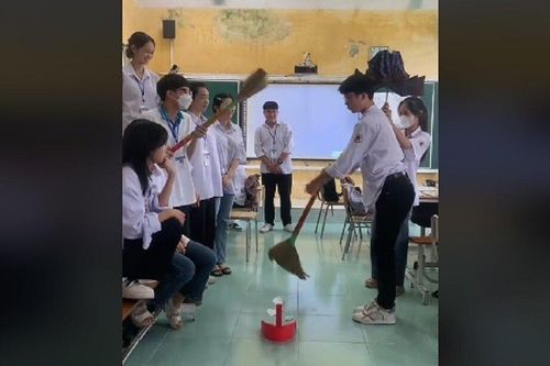 Gay cấn với giải golf mở rộng trong lớp học
