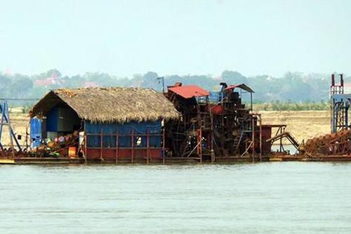 Hà Nội: 'Cát tặc'... theo dõi công an để khai thác cát trái phép
