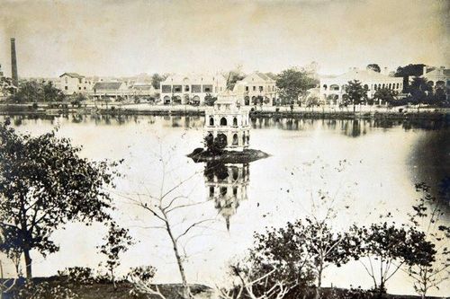 Hơn 100 tài liệu, tư liệu, hình ảnh tại triển lãm 'Hồ Gươm - giao lộ Đông Tây'