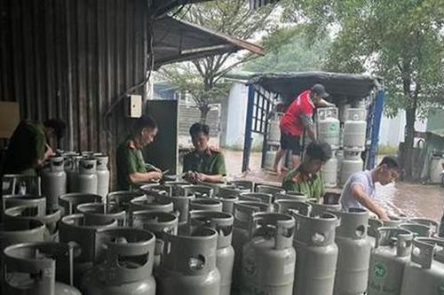 Đồng Nai: Triệt phá tụ điểm sản xuất, sang chiết gas giả