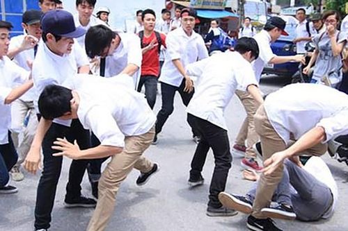 Lại nóng chuyện bạo lực học đường