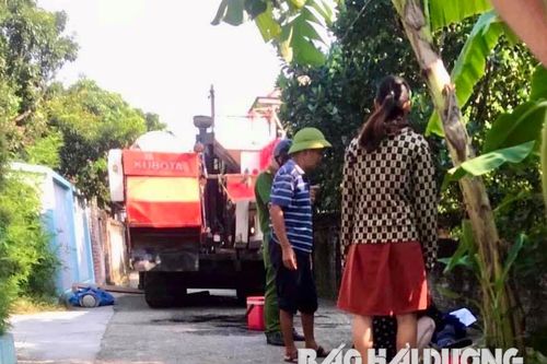 Hải Dương: 2 người tử vong do guồng gạt máy gặt đè lên người