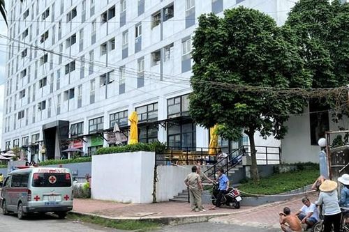 TP HCM: Nam sinh rơi từ tầng 14 xuống đất