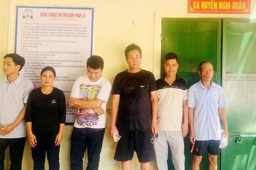 Bắt quả tang 7 đối tượng đang sát phạt nhau trên 'chiếu bạc'