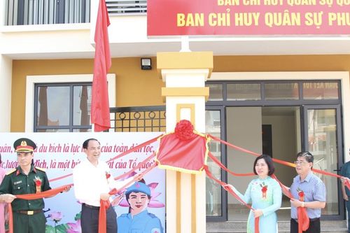 Tây Hồ gắn biển công trình chào mừng kỷ niệm 69 năm Giải phóng Thủ đô