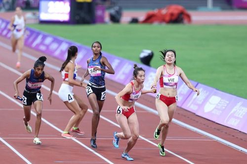 Hụt huy chương 4x400m tiếp sức nữ, VĐV Việt Nam thừa nhận đối thủ quá mạnh
