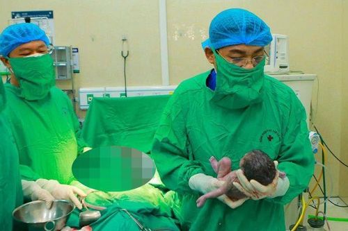 Kỳ tích giữ thai cho sản phụ mang song thai