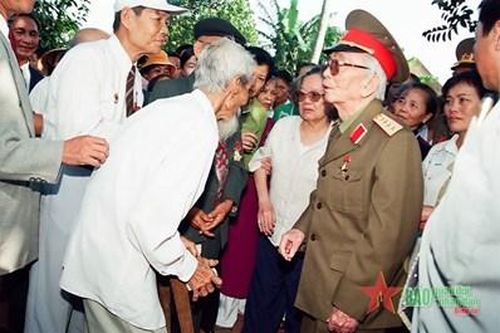 Đại tướng Võ Nguyên Giáp - Vị tướng của lòng dân