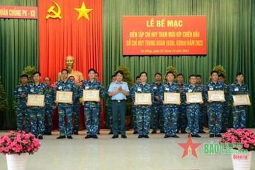 Diễn tập chỉ huy tham mưu kíp chiến đấu sở chỉ huy trung đoàn không quân tiêm kích, không quân tiêm kích bom năm 2023 đạt được các yêu cầu