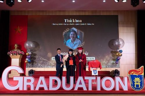 Nữ sinh đa năng tốt nghiệp thủ khoa chuyên ngành Quản lý thông tin