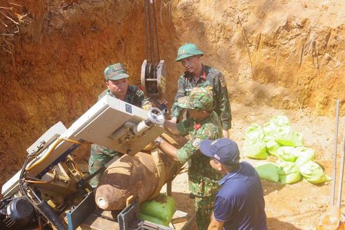 Quảng Bình: Xử lý quả bom phá chưa nổ nặng 337 kg