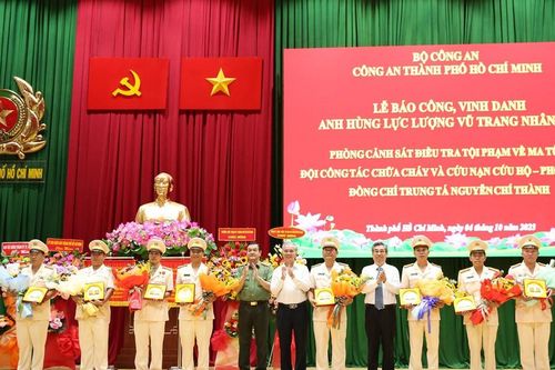 Công an TPHCM vinh danh tập thể, cá nhân Anh hùng lực lượng vũ trang nhân dân