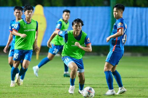 Cầu thủ Việt Nam háo hức đối đầu Son Heung Min