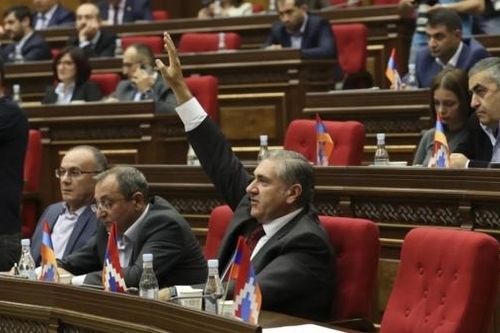 Nga nói Armenia hành động 'không giống đối tác', EU lại ca ngợi