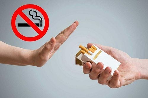 Suýt phải cắt bỏ chân do hút thuốc